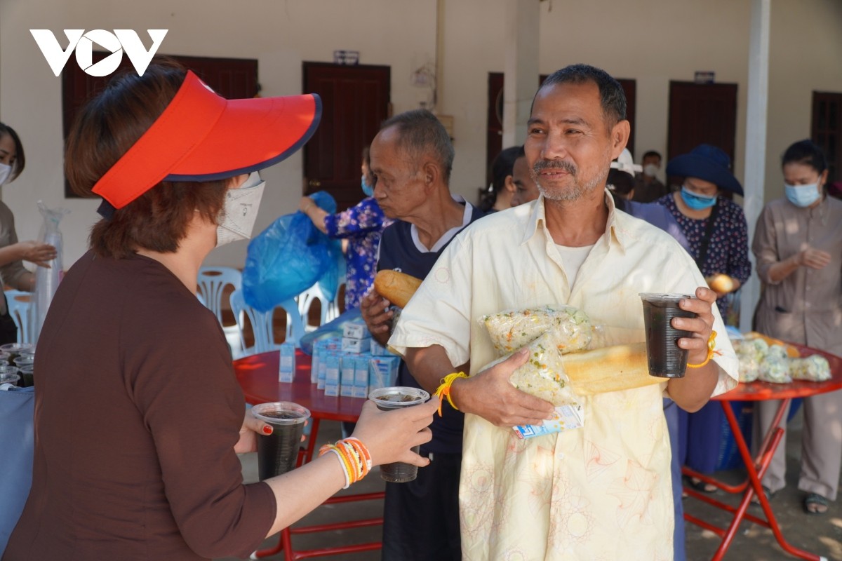 Vietnamese Buddhists in Laos Uphold the Tradition of Love Vietnamese Buddhists in Laos Uphold the Tradition of Love