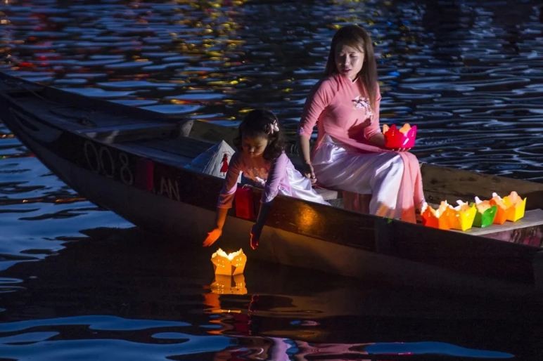 Hoi An Tops List of Seven Lantern Festivals Hoi An Tops List of Seven Lantern Festivals