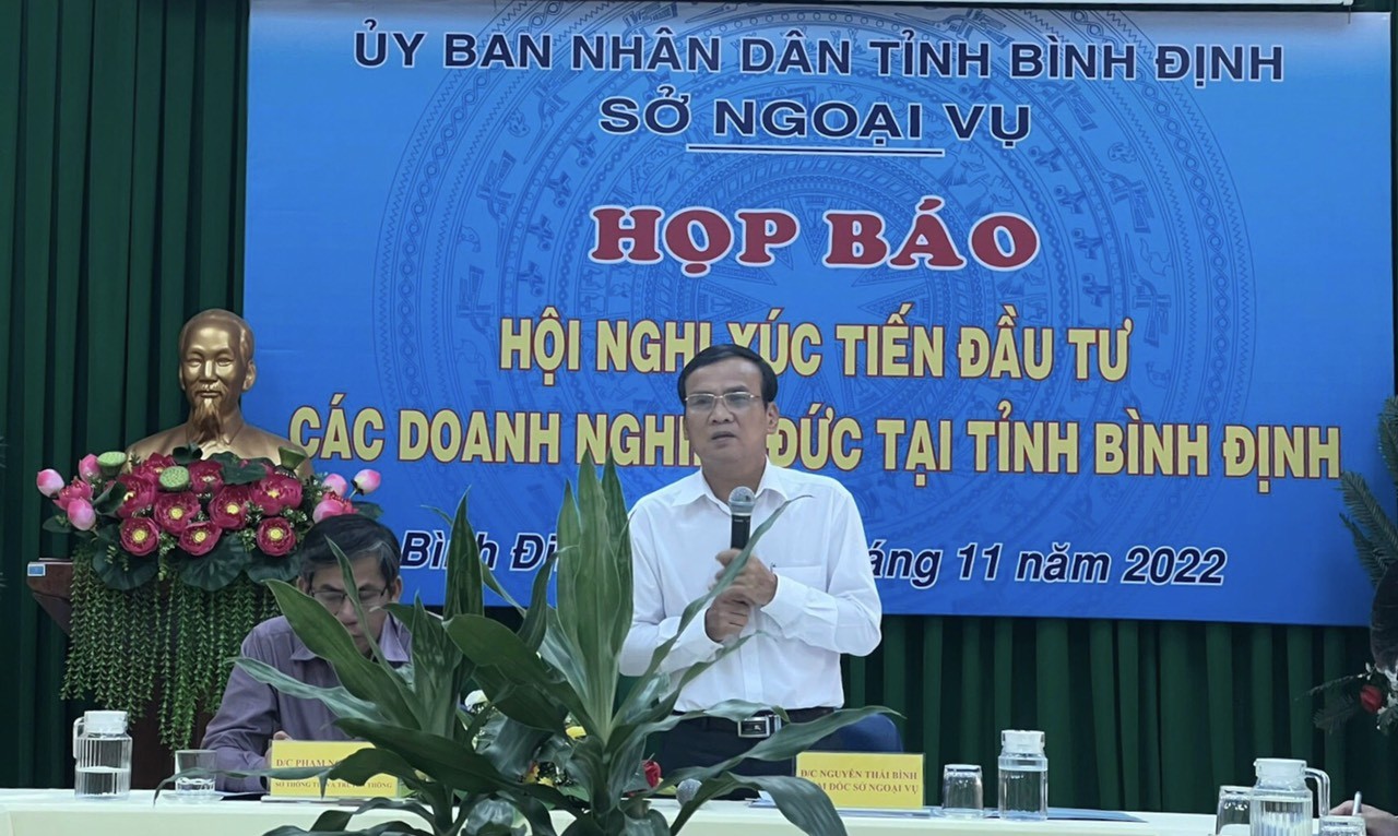 Ông Nguyễn Thái Bình-Gđốc sở Ngoại vụ tỉnh Bình Định phát biểu (Ảnh: Minh Trí). Ông Nguyễn Thái Bình-Gđốc sở Ngoại vụ tỉnh Bình Định phát biểu (Ảnh: Minh Trí).