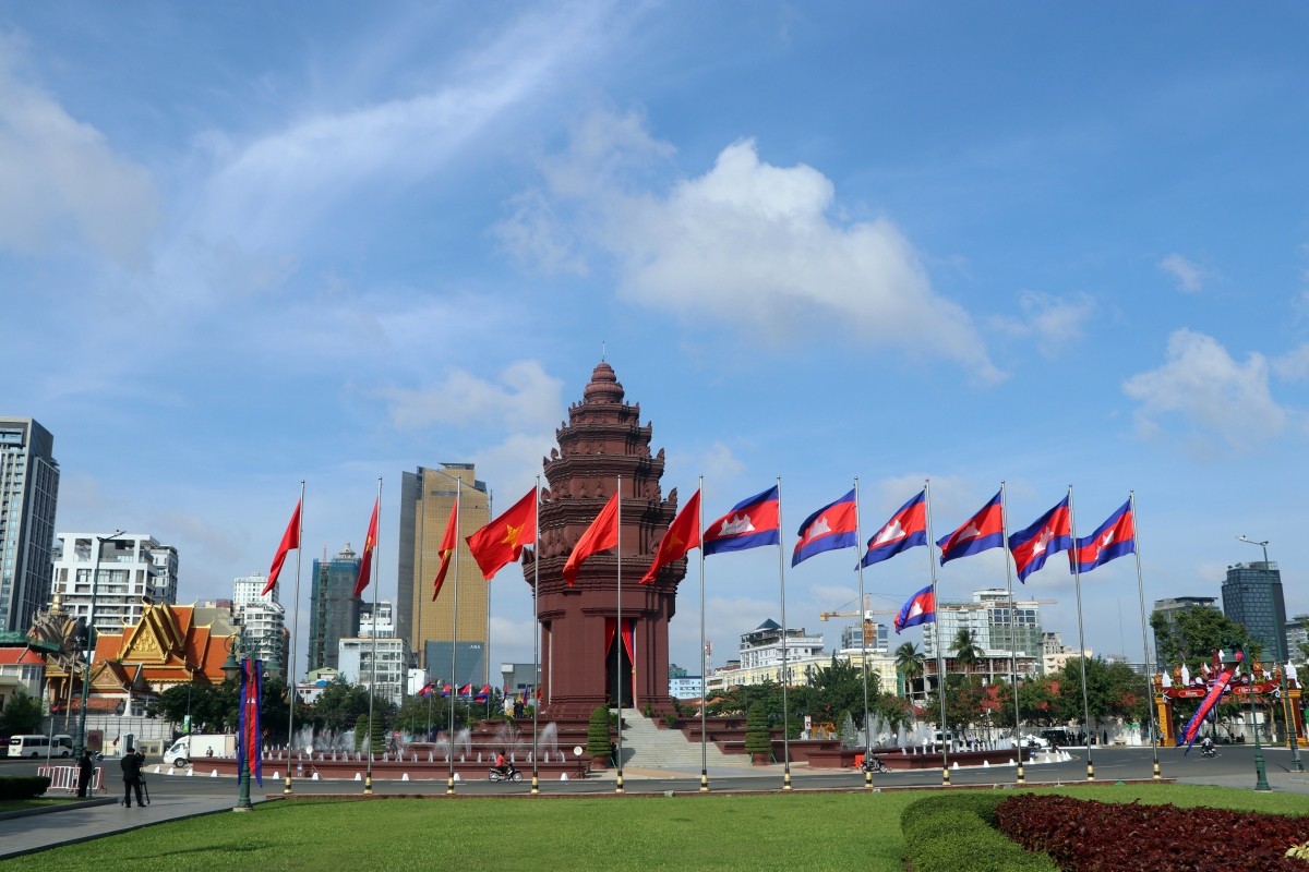 Quan hệ chính trị đóng vai trò nền tảng trong quan hệ Việt Nam - Campuchia Quan hệ chính trị đóng vai trò nền tảng trong quan hệ Việt Nam - Campuchia