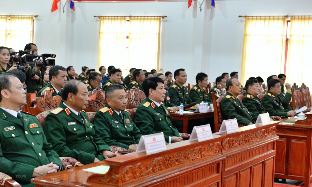 Giao lưu tọa đàm Sỹ quan trẻ Quân đội Nhân dân Việt Nam-Lào | Chính trị | Vietnam+ (VietnamPlus) Giao lưu tọa đàm Sỹ quan trẻ Quân đội Nhân dân Việt Nam-Lào | Chính trị | Vietnam+ (VietnamPlus)