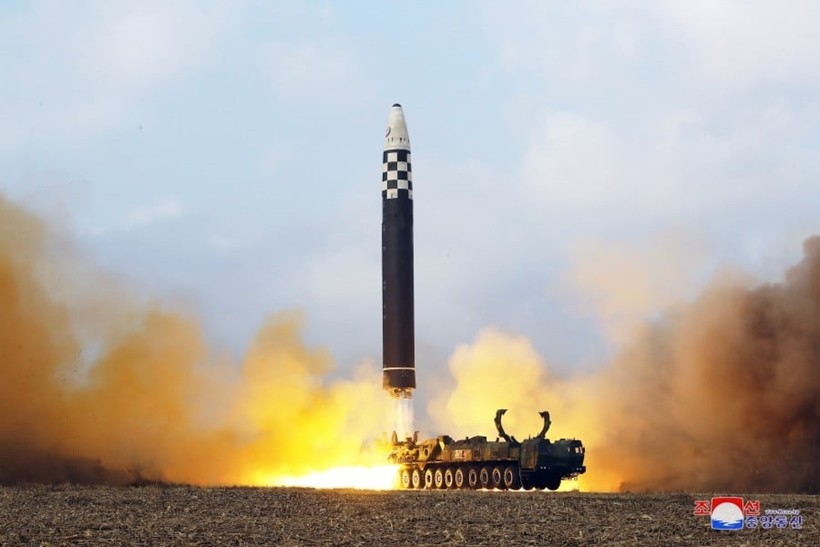 Triều Tiên phóng ICBM thế hệ mới Hwasong-17 vào sáng 18/10 (Ảnh: KCNA) Triều Tiên phóng ICBM thế hệ mới Hwasong-17 vào sáng 18/10 (Ảnh: KCNA)