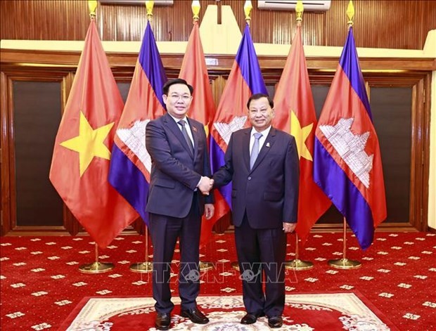 National Assembly Chairman Vuong Dinh Hue (L) and Cambodian Senate President Samdech Say Chhum. Photo: VNA National Assembly Chairman Vuong Dinh Hue (L) and Cambodian Senate President Samdech Say Chhum. Photo: VNA