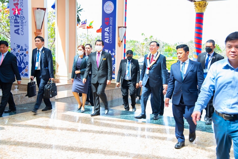 National Assembly Chairman Vuong Dinh Hue arrives at the location for the meeting. Photo: Sokha Phnom Penh Hotel & Residence National Assembly Chairman Vuong Dinh Hue arrives at the location for the meeting. Photo: Sokha Phnom Penh Hotel & Residence