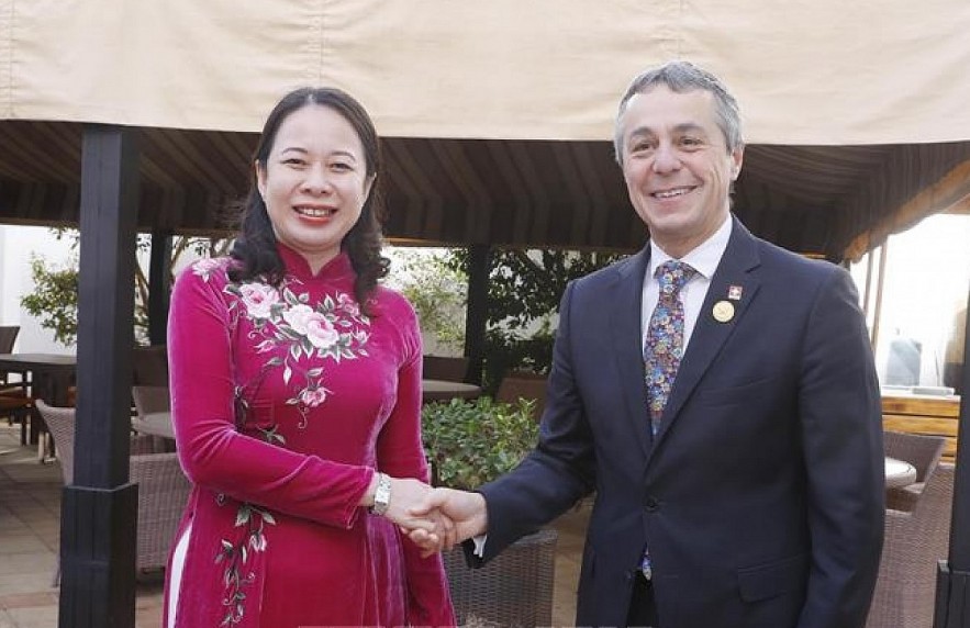 Vice President Vo Thi Anh Xuan (L) and Swiss President Ignazio Cassis during their meeting in Tunisia. (Photo: VNA) Vice President Vo Thi Anh Xuan (L) and Swiss President Ignazio Cassis during their meeting in Tunisia. (Photo: VNA)