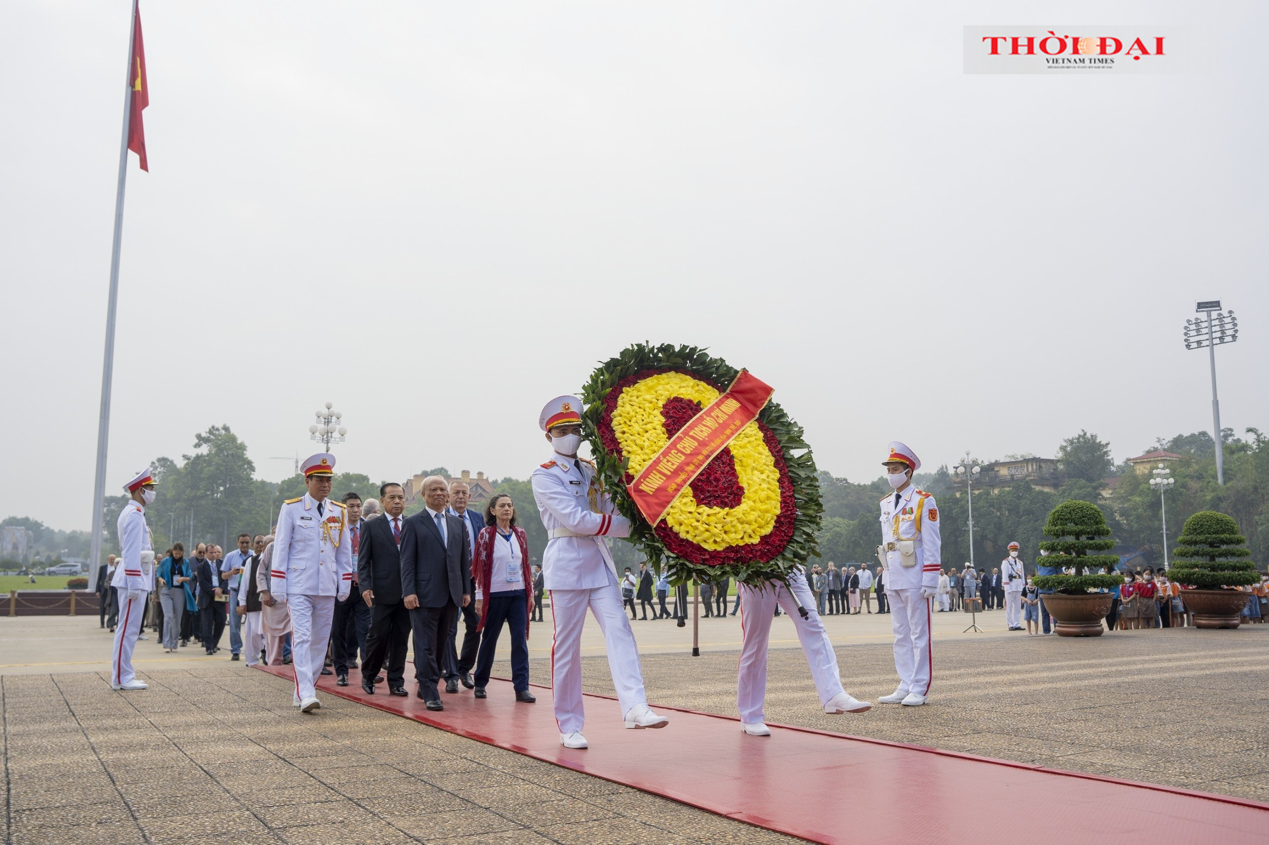 Đại biểu Đại hội 22 Hội đồng Hòa bình thế giới viếng Chủ tịch Hồ Chí Minh Đại biểu Đại hội 22 Hội đồng Hòa bình thế giới viếng Chủ tịch Hồ Chí Minh