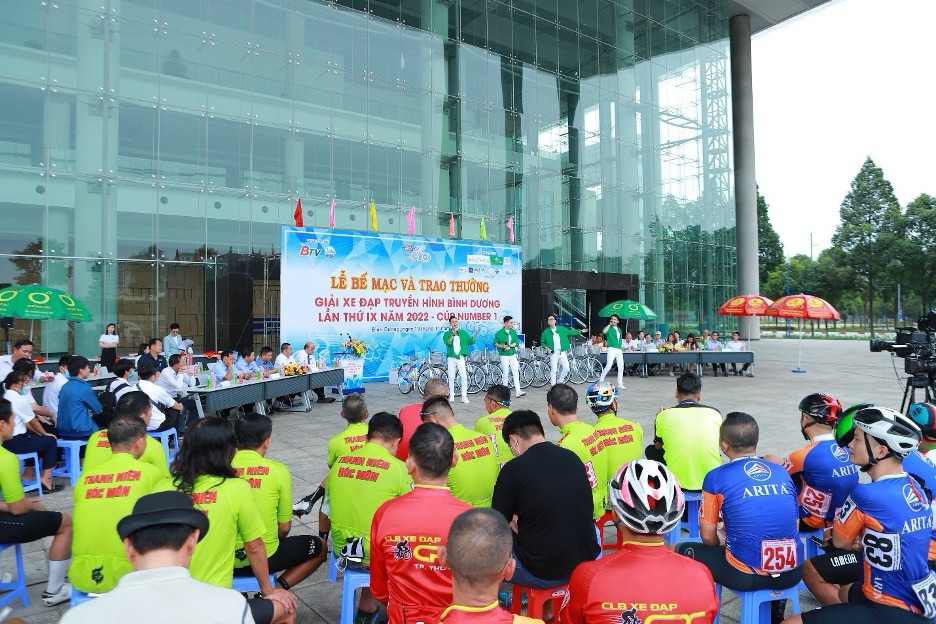 Các tay đua có mặt từ rất sớm sẵn sàng cho chặng đua cuối cùng của mùa giải. Các tay đua có mặt từ rất sớm sẵn sàng cho chặng đua cuối cùng của mùa giải.