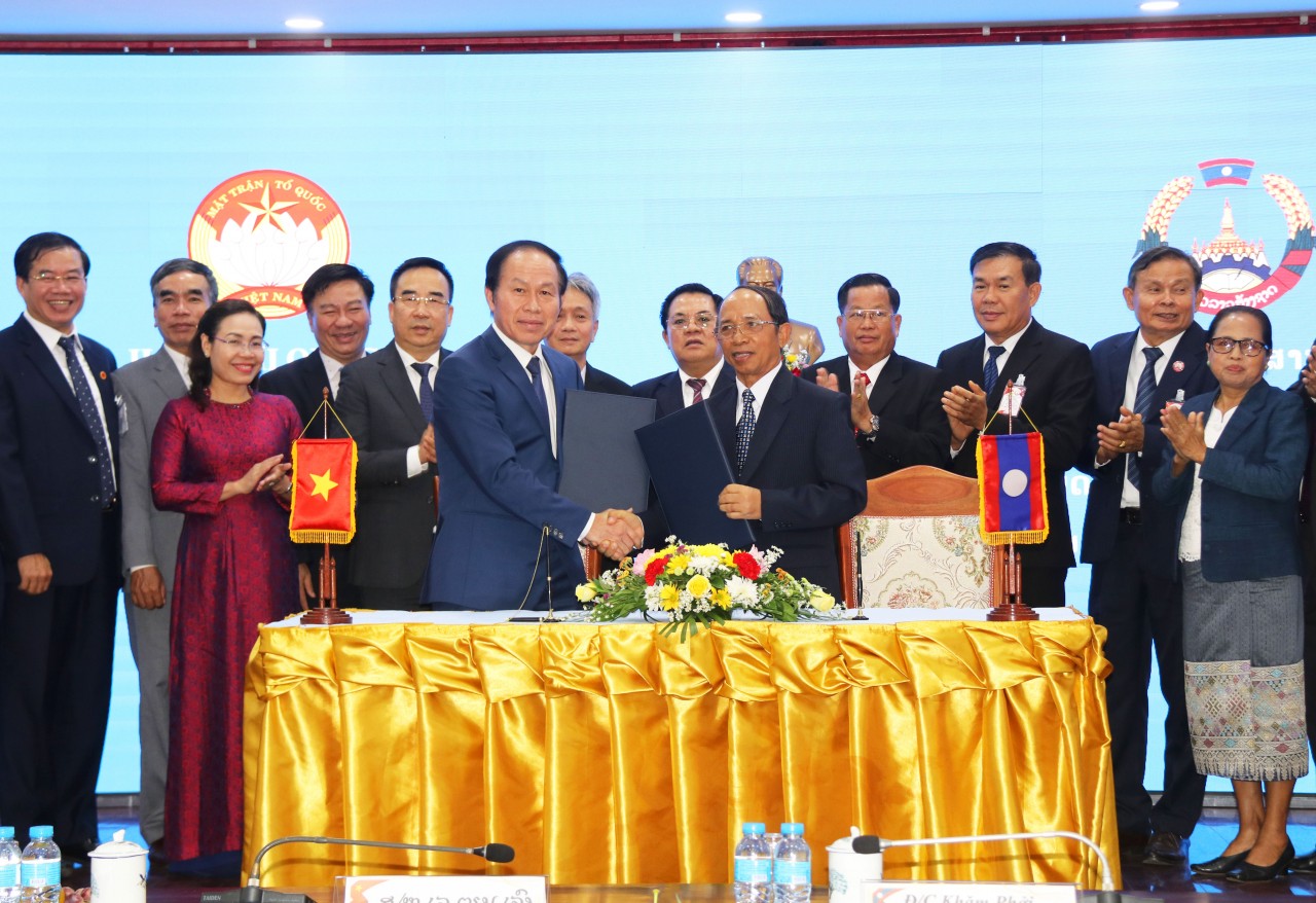 Xây dựng đường biên giới Việt Nam - Lào thắm tình hữu nghị, anh em Xây dựng đường biên giới Việt Nam - Lào thắm tình hữu nghị, anh em