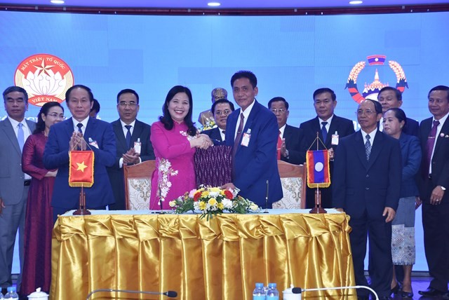 Xây dựng đường biên giới Việt Nam - Lào thắm tình hữu nghị, anh em Xây dựng đường biên giới Việt Nam - Lào thắm tình hữu nghị, anh em