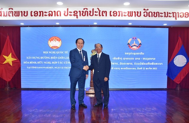Xây dựng đường biên giới Việt Nam - Lào thắm tình hữu nghị, anh em Xây dựng đường biên giới Việt Nam - Lào thắm tình hữu nghị, anh em