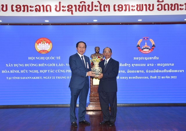 Xây dựng đường biên giới Việt Nam - Lào thắm tình hữu nghị, anh em Xây dựng đường biên giới Việt Nam - Lào thắm tình hữu nghị, anh em