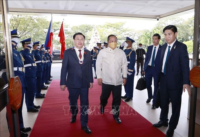 Chủ tịch Quốc hội Vương Đình Huệ bắt đầu thăm chính thức Cộng hoà Philippines Chủ tịch Quốc hội Vương Đình Huệ bắt đầu thăm chính thức Cộng hoà Philippines