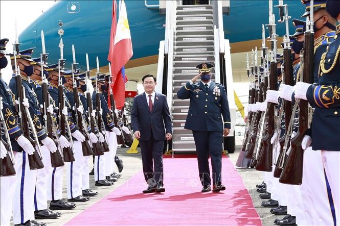 Chủ tịch Quốc hội Vương Đình Huệ bắt đầu thăm chính thức Cộng hoà Philippines Chủ tịch Quốc hội Vương Đình Huệ bắt đầu thăm chính thức Cộng hoà Philippines