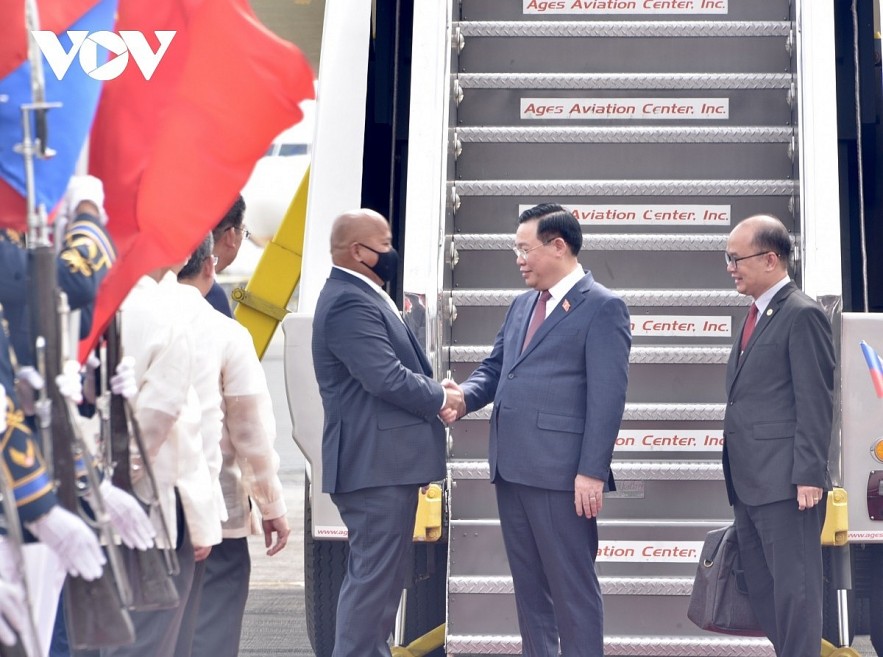 A welcome ceremony for the top Vietnamese legislator. A welcome ceremony for the top Vietnamese legislator.