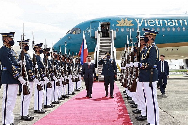 The welcoming ceremony of Vietnamese National Assembly Chairman Vuong Dinh Hue takes place at Villamor military airport, Manila, the Philippines. The welcoming ceremony of Vietnamese National Assembly Chairman Vuong Dinh Hue takes place at Villamor military airport, Manila, the Philippines.