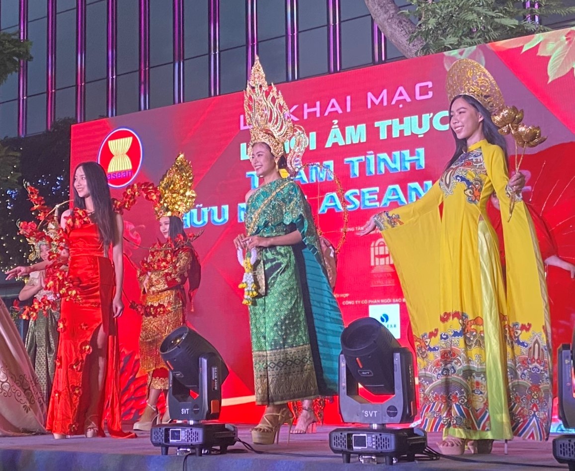 Nâng tầm hình ảnh của Thành phố trong mắt bạn bè quốc tế