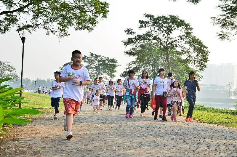 Nhiều người tham gia hoạt động chạy bộ gây quỹ từ chương trình “Chạy vì trái tim” (Ảnh: BTC) Nhiều người tham gia hoạt động chạy bộ gây quỹ từ chương trình “Chạy vì trái tim” (Ảnh: BTC)