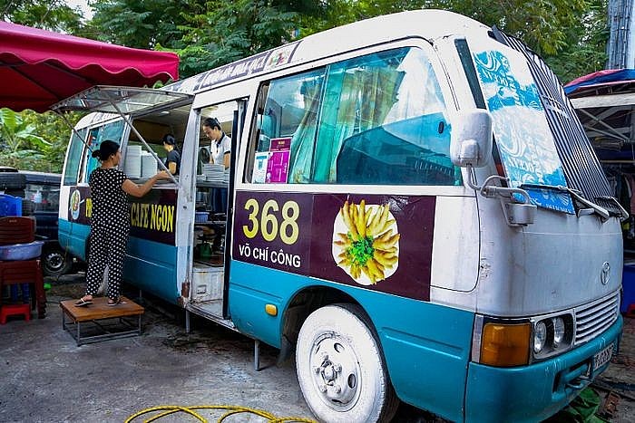 Pho Food Truck: An Interesting Culinary Experience in Hanoi Pho Food Truck: Enjoy a Hot Meal on Wheels!