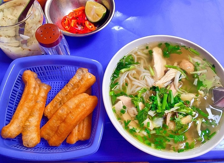 Pho Food Truck: An Interesting Culinary Experience in Hanoi Pho Food Truck: Enjoy a Hot Meal on Wheels!