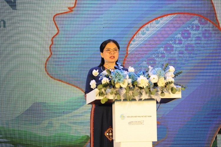 Chủ tịch Hội Liên hiệp Phụ nữ Việt Nam Hà Thị Nga phát biểu khai mạc sự kiện. Ảnh: Bá Tính. Chủ tịch Hội Liên hiệp Phụ nữ Việt Nam Hà Thị Nga phát biểu khai mạc sự kiện. Ảnh: Bá Tính.
