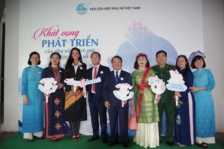 Sự kiện truyền thông H’Hen Niê xúc động khi tham gia Tọa đàm “Tiếng nói của phụ nữ”