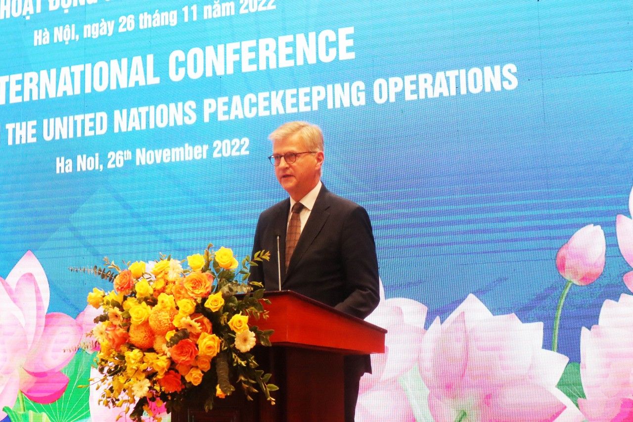 Phó Tổng thư ký Liên hợp quốc Jean-Pierre Lacroix Lacroix phát biểu tại Hội nghị (Ảnh: Thành Luân). Phó Tổng thư ký Liên hợp quốc Jean-Pierre Lacroix Lacroix phát biểu tại Hội nghị (Ảnh: Thành Luân).