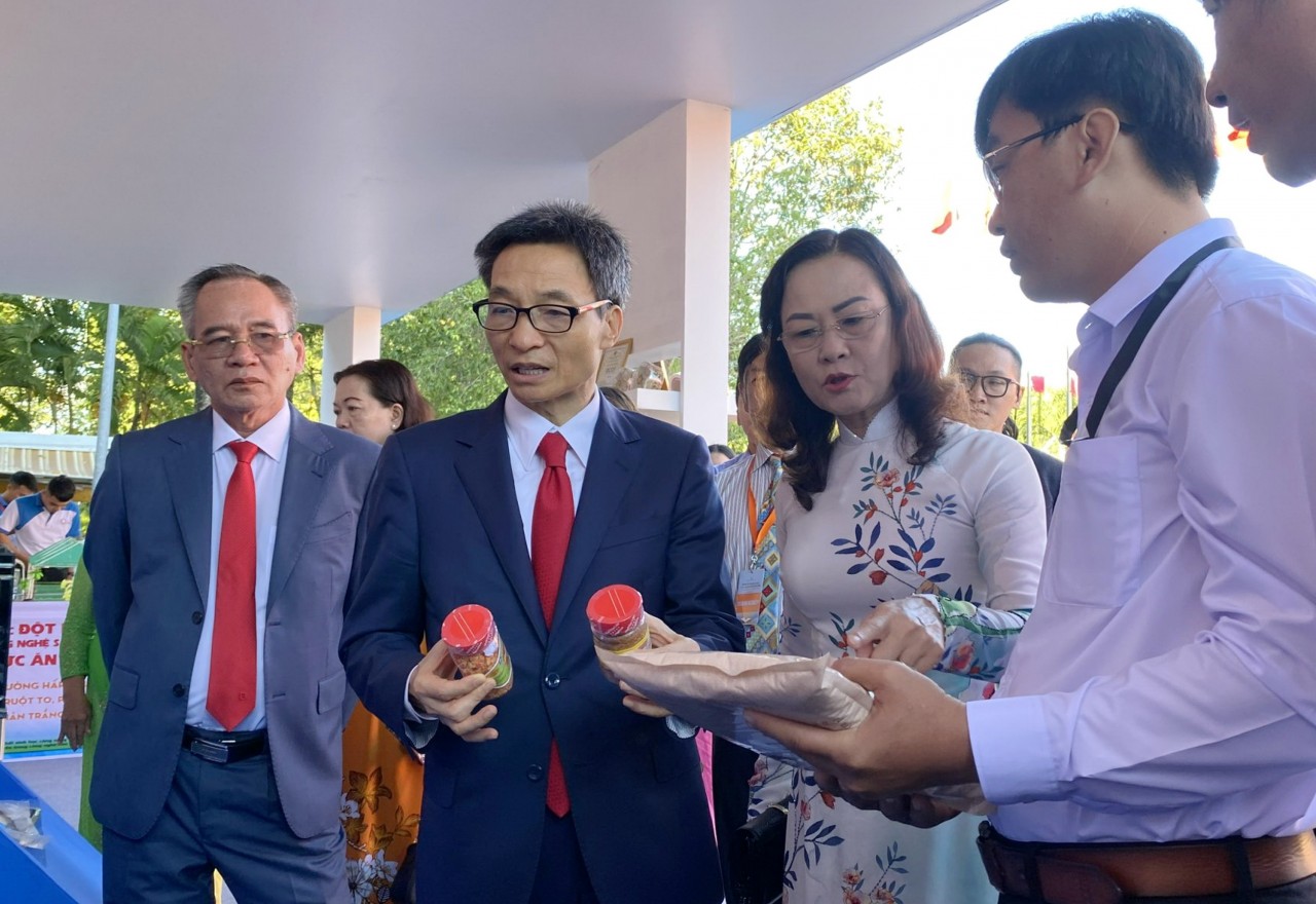 Bạc Liêu: Trao chủ trương cho 7 nhà đầu tư với tổng giá trị gần 17.000 tỷ đồng Bạc Liêu: Trao chủ trương cho 7 nhà đầu tư với tổng giá trị gần 17.000 tỷ đồng