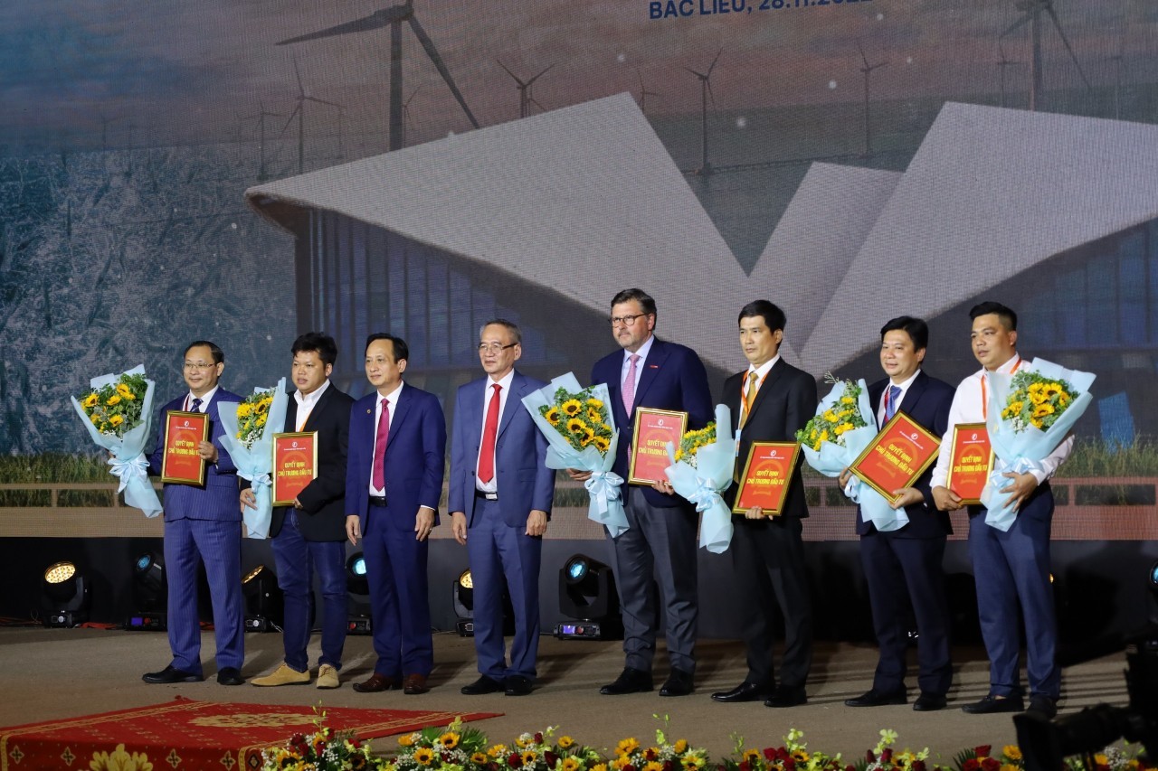 Bạc Liêu: Trao chủ trương cho 7 nhà đầu tư với tổng giá trị gần 17.000 tỷ đồng Bạc Liêu: Trao chủ trương cho 7 nhà đầu tư với tổng giá trị gần 17.000 tỷ đồng