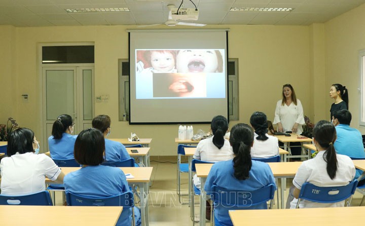 Providing training for Vietnamese doctors. Source: Vietnam - Sweden Hospital Uong Bi Providing training for Vietnamese doctors. Source: Vietnam - Sweden Hospital Uong Bi