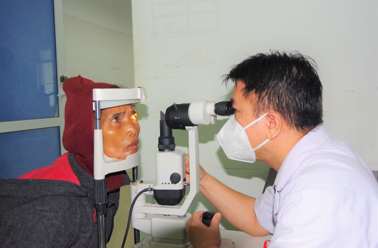 Phẫu thuật đục thủy tinh thể miễn phí cho đồng bào biên giới hai tỉnh Gia Lai và Kon Tum Phẫu thuật đục thủy tinh thể miễn phí cho đồng bào biên giới hai tỉnh Gia Lai và Kon Tum