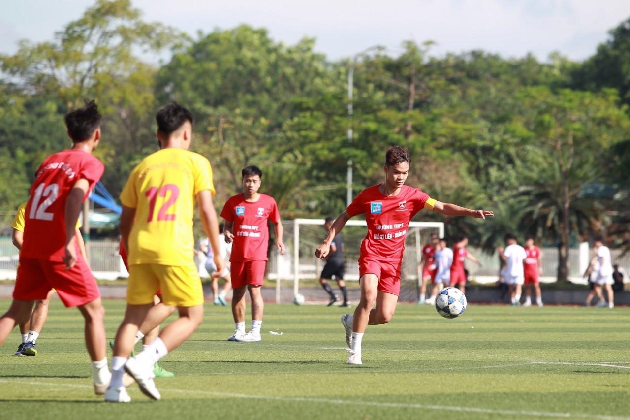 Khai mạc giải bóng đá học sinh THPT Hà Nội - An ninh Thủ đô lần thứ XXI - 2022 Cúp Number 1 Active và sức nóng trận đầu tiên Khai mạc giải bóng đá học sinh THPT Hà Nội - An ninh Thủ đô lần thứ XXI - 2022 Cúp Number 1 Active và sức nóng trận đầu tiên