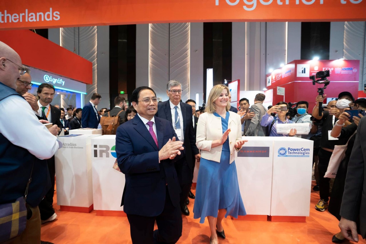 The same day, Minister Schreinemacher and PM Chinh visit the NL Pavilion, the largest national pavilion at Green Economy Forum and Exhibition 2022 in Ho Chi Minh City. Source: embassy in Vietnam The same day, Minister Schreinemacher and PM Chinh visit the NL Pavilion, the largest national pavilion at Green Economy Forum and Exhibition 2022 in Ho Chi Minh City. Source: embassy in Vietnam