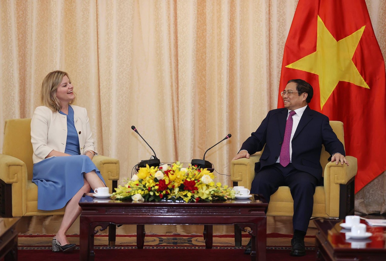 PM Pham Minh Chinh (right) welcomes Dutch Minister for Foreign Trade and Development Cooperation Liesje Schreinemacher in HCM City on November 28. Photo: VNA PM Pham Minh Chinh (right) welcomes Dutch Minister for Foreign Trade and Development Cooperation Liesje Schreinemacher in HCM City on November 28. Photo: VNA