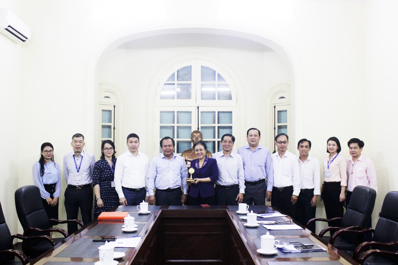 Các đại biểu chụp ảnh kỷ niệm (Ảnh: Thành Luân).