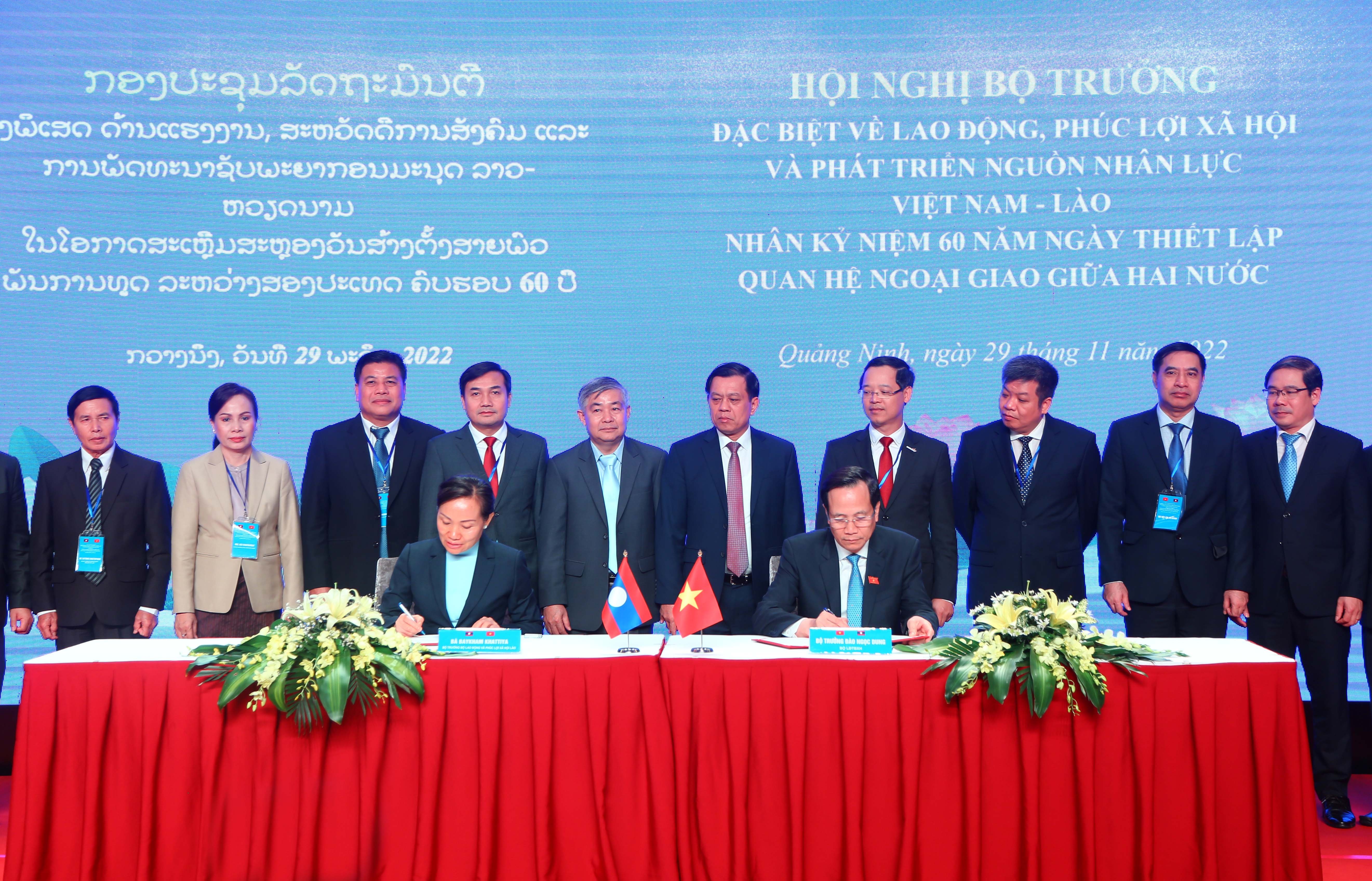 Bộ trưởng Bộ Lao động – Thương binh và Xã hội Đào Ngọc Dung và Bộ trưởng Bộ Lao động và Phúc lợi xã hội Lào Baykham Khattiya ký kết Thỏa thuận hợp tác. Bộ trưởng Bộ Lao động – Thương binh và Xã hội Đào Ngọc Dung và Bộ trưởng Bộ Lao động và Phúc lợi xã hội Lào Baykham Khattiya ký kết Thỏa thuận hợp tác.