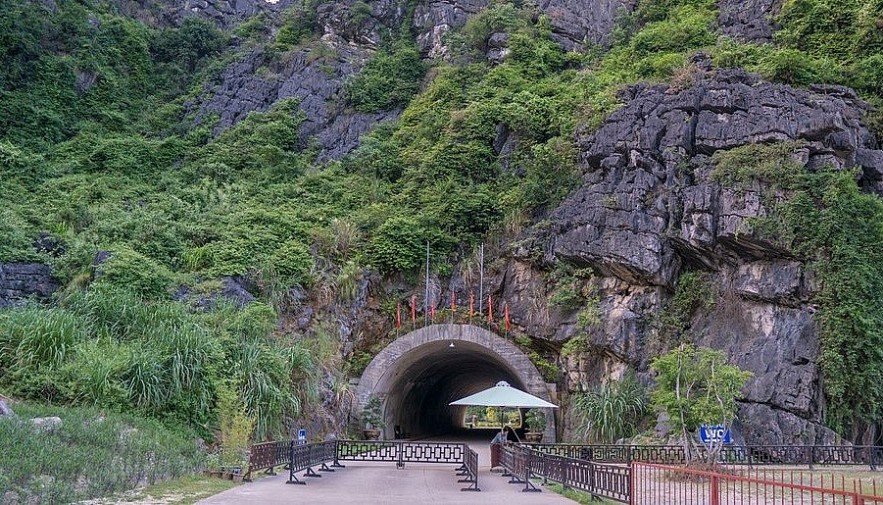 Tuyet Tinh Coc: A Natural Masterpiece in Ninh Binh Tuyet Tinh Coc: A Natural Masterpiece in Ninh Binh