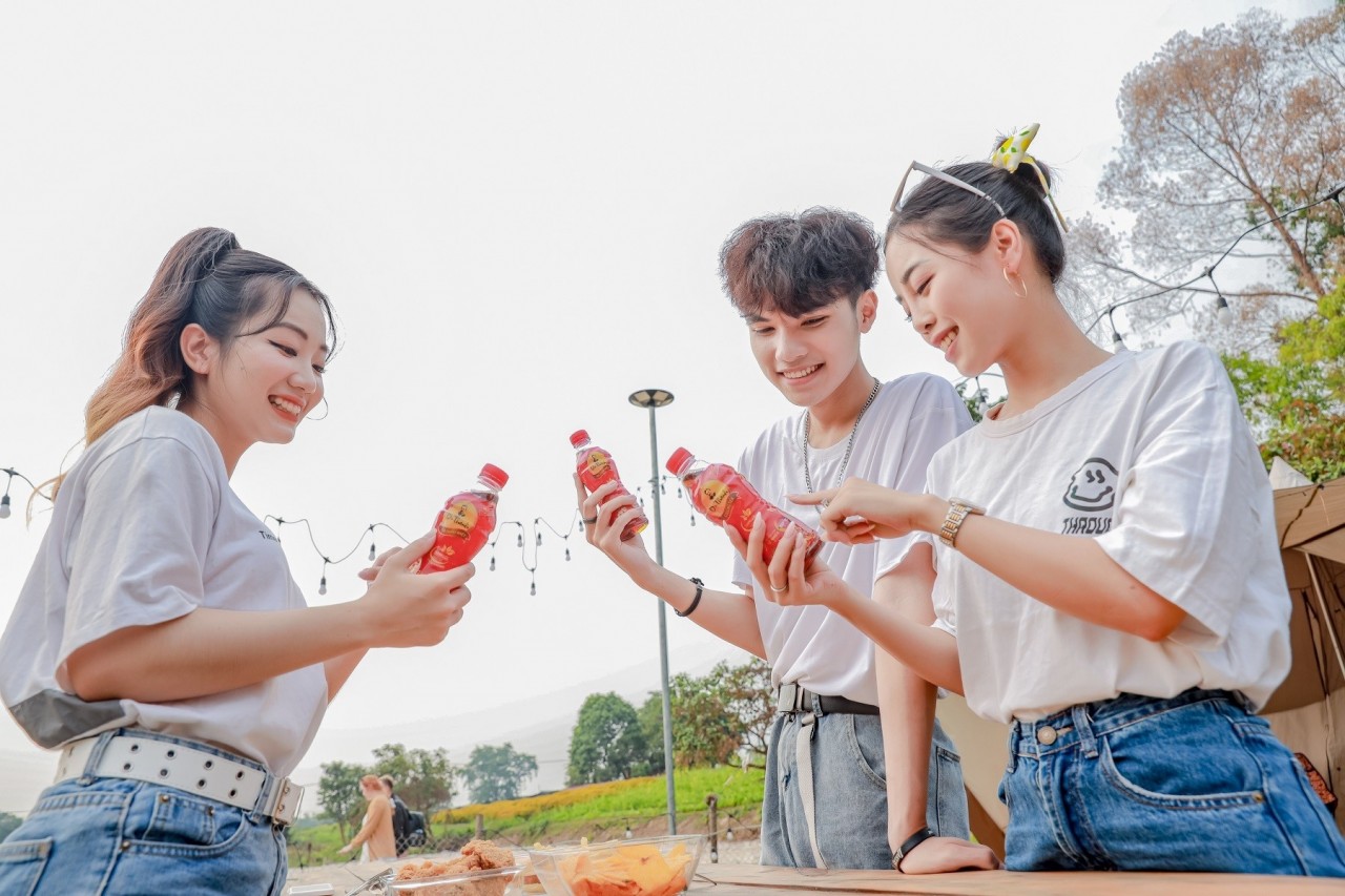 Người trẻ thức khuya xem bóng đá nhưng sáng ra vẫn tươi tắn chạy deadline cuối năm Người trẻ thức khuya xem bóng đá nhưng sáng ra vẫn tươi tắn chạy deadline cuối năm