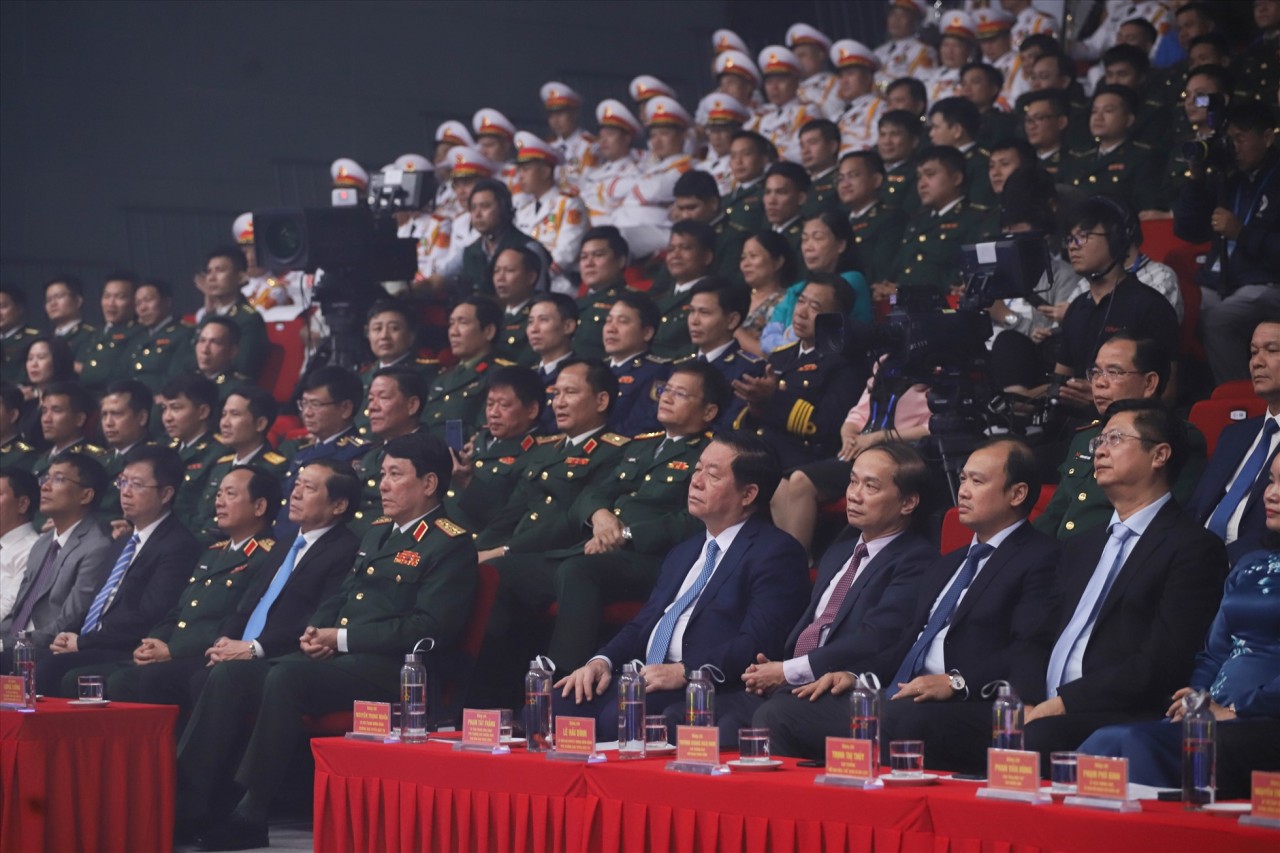 Đội Hòa Bình đoạt giải nhất cuộc thi Tổ quốc bên bờ sóng Đội Hòa Bình đoạt giải nhất cuộc thi Tổ quốc bên bờ sóng