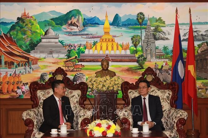 Tổng Lãnh sự quán Việt Nam tại Pakse chúc mừng 47 năm Quốc khánh CHDCND Lào Tổng Lãnh sự quán Việt Nam tại Pakse chúc mừng 47 năm Quốc khánh CHDCND Lào