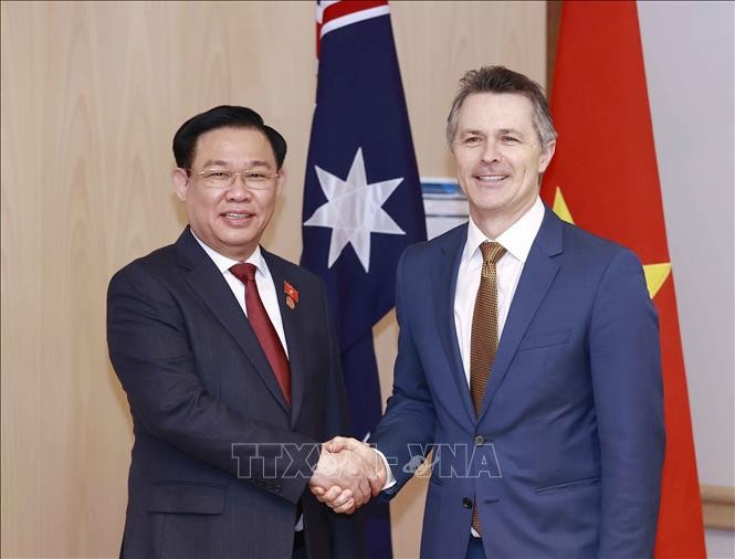 Chủ tịch Quốc hội tiếp Bộ trưởng Giáo dục và lãnh đạo đảng đối lập Australia Chủ tịch Quốc hội tiếp Bộ trưởng Giáo dục và lãnh đạo đảng đối lập Australia