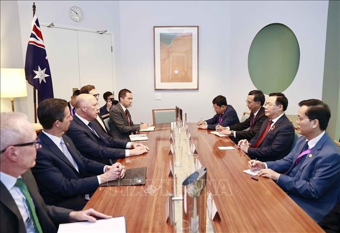 Chủ tịch Quốc hội tiếp Bộ trưởng Giáo dục và lãnh đạo đảng đối lập Australia Chủ tịch Quốc hội tiếp Bộ trưởng Giáo dục và lãnh đạo đảng đối lập Australia