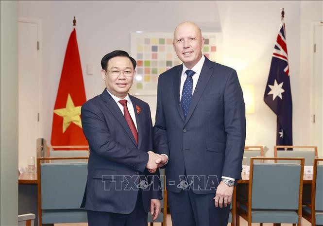 Chủ tịch Quốc hội tiếp Bộ trưởng Giáo dục và lãnh đạo đảng đối lập Australia Chủ tịch Quốc hội tiếp Bộ trưởng Giáo dục và lãnh đạo đảng đối lập Australia