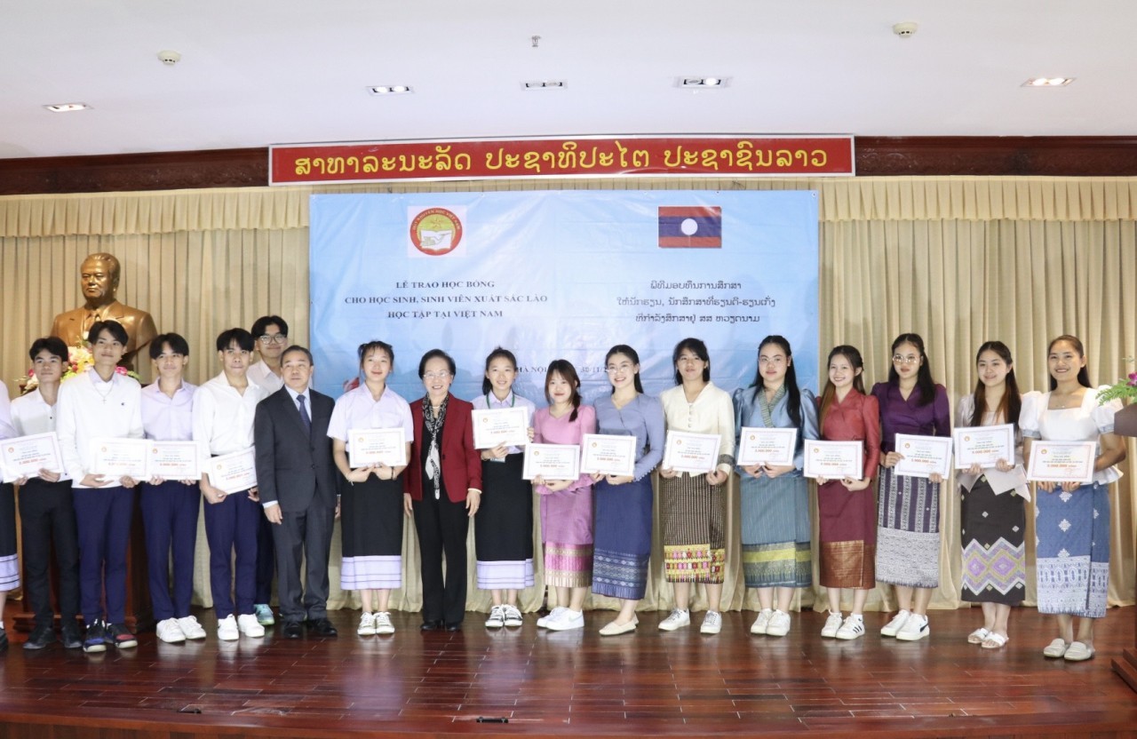 200 Scholarships Awarded to Lao Students in Vietnam 200 Scholarships Awarded to Lao Students in Vietnam