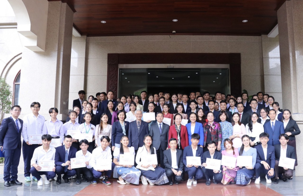 200 Scholarships Awarded to Lao Students in Vietnam 200 Scholarships Awarded to Lao Students in Vietnam