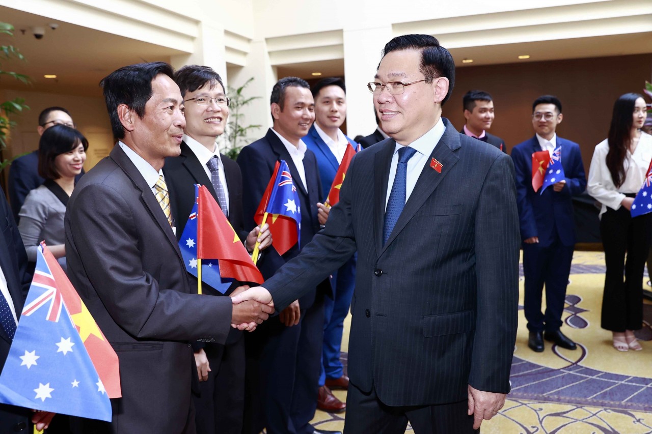 Chủ tịch Quốc hội Vương Đình Huệ gặp đại diện Cộng đồng người Việt Nam tại Australia Chủ tịch Quốc hội Vương Đình Huệ gặp đại diện Cộng đồng người Việt Nam tại Australia