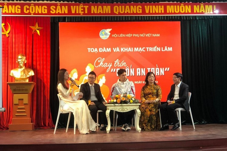 Đại biểu chia sẻ ý kiến tại Tọa đàm “Chốn an toàn” (Ảnh: TTXVN). Đại biểu chia sẻ ý kiến tại Tọa đàm “Chốn an toàn” (Ảnh: TTXVN).