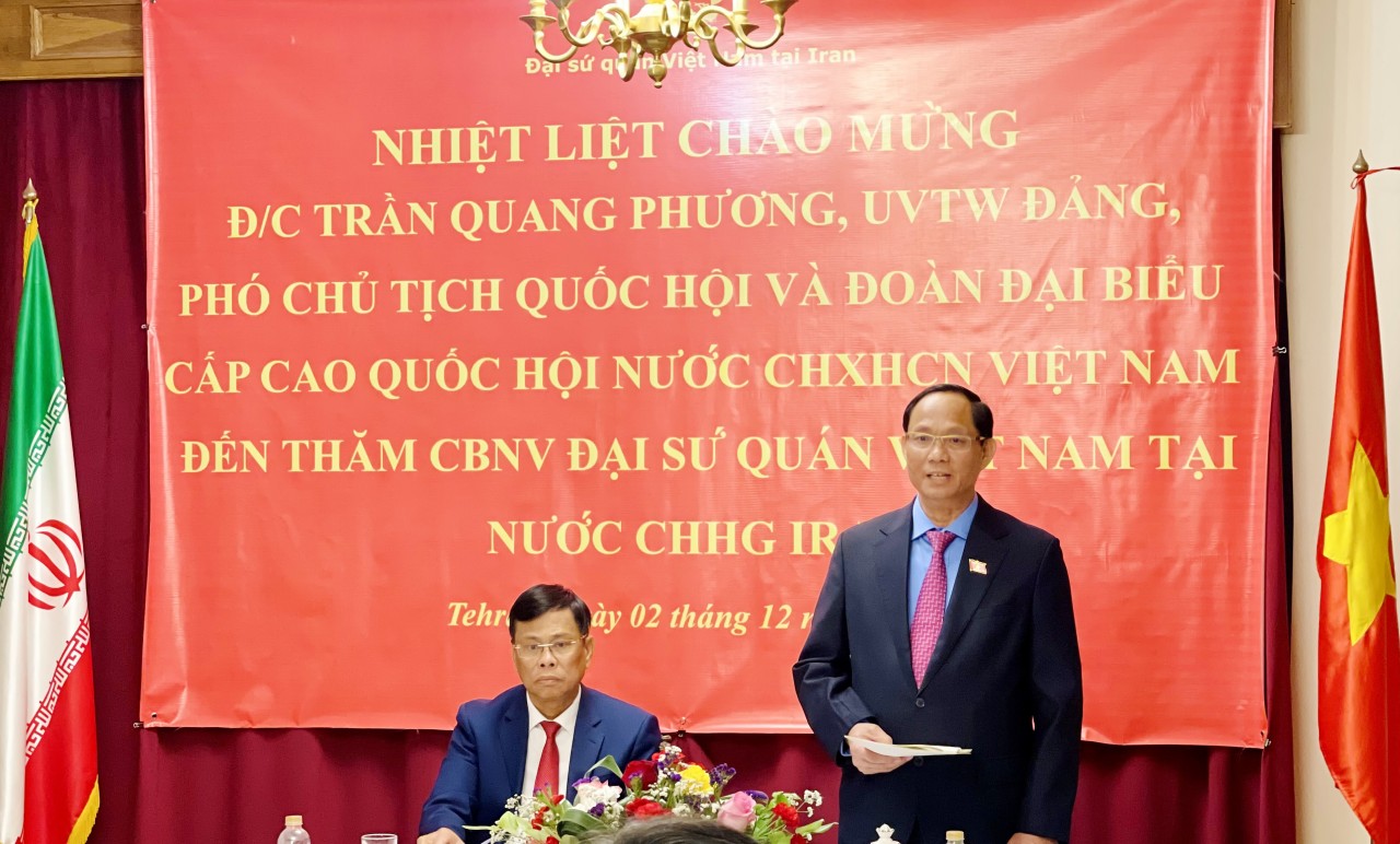 Thượng tướng Trần Quang Phương - Phó Chủ tịch Quốc hội làm việc tại Đại sứ quan Việt Nam tại Iran Thượng tướng Trần Quang Phương - Phó Chủ tịch Quốc hội làm việc tại Đại sứ quan Việt Nam tại Iran