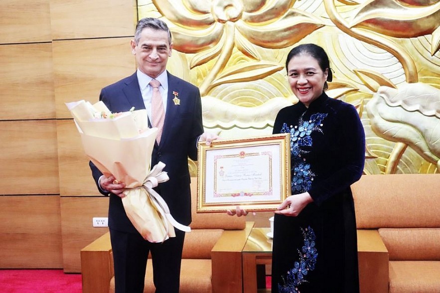 VUFO Grants Highest Medal for Chilean Ambassador to Vietnam VUFO Grants Highest Medal for Chilean Ambassador to Vietnam