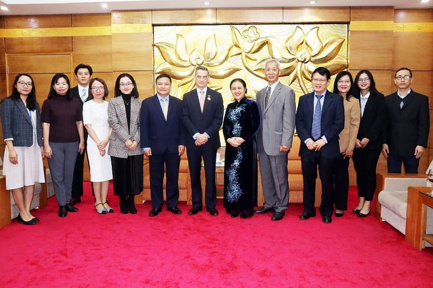 VUFO Grants Highest Medal for Chilean Ambassador to Vietnam VUFO Grants Highest Medal for Chilean Ambassador to Vietnam
