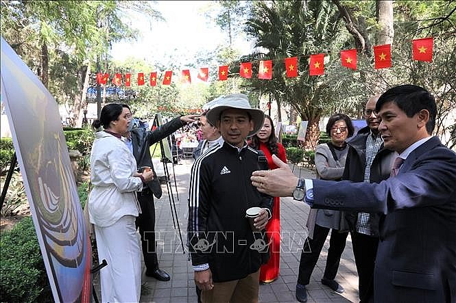 Spreading the Beauty of Vietnamese Culture in Mexico Sharing the Beauty of Vietnamese Culture in Mexico